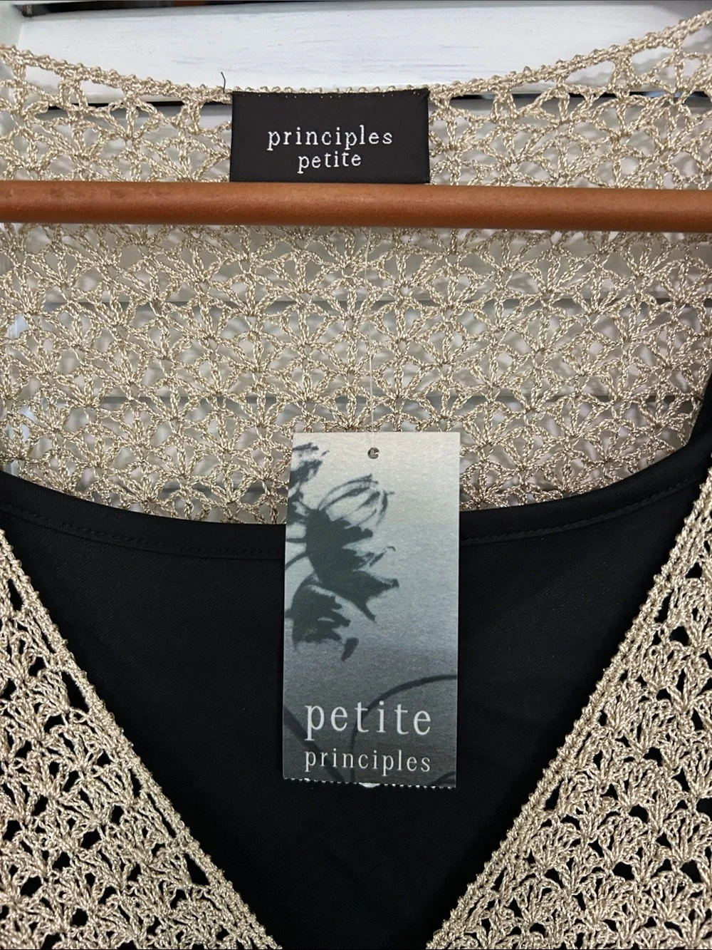 Principles Petite gold metallic V-Neck Top w/Sequin Belt & Black under cami. - Picture 2 of 11